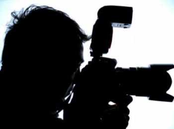 GAZETECİLER DAVET EDİLDİĞİ PROGRAMDAN KOVULDULAR