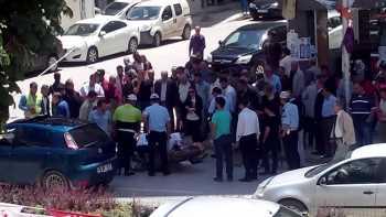 GAZİ CADDESİNE MİNİBÜS VE MOTOSİKLET KAZASI 