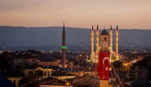 Gazi ve İnönü caddelerinde park yasağı 