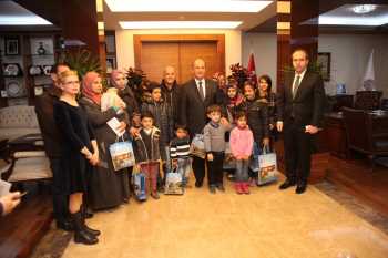 GÖÇMEN AİLELER ÇORUM VALİSİ  KARA'YI ZİYARET ETTİ