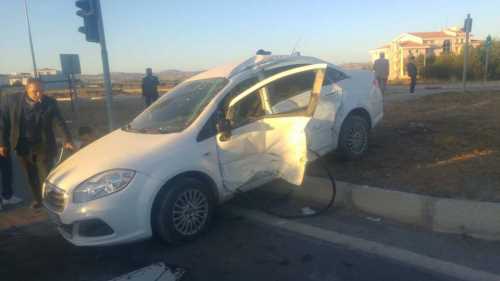 HASTA TAŞIYAN AMBULANS KAZA YAPTI 1 KİŞİ YARALI