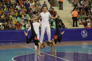 HİTİT FUARINDA  AKROBASİ GÖSTERİSİ NEFES KESTİ