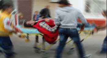 İNÖNÜ CADDESİNDE OMUZ ATMA KAVGASINDA BIÇAKLI YARALAMA