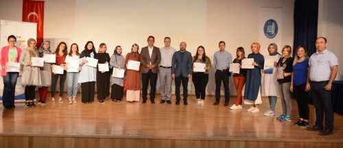 İş kulübü kursiyerleri sertifika aldı