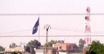 IŞİD Türkiye sınırına Kendi bayrağını astı