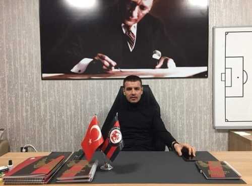  İsmail Güldüren'de görevinden istifa etti