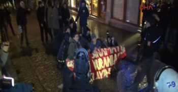 İstiklal'de Gençlere Polis Müdahalesi