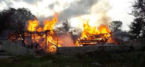 Kargı'da alevler ev ve camiye sıçradı 