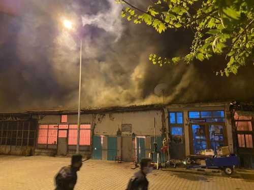 Kargı ilçesinde Demirciler arastasında 4 iş yeri yandı