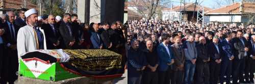 Kavuncu annesinin cenaze namazını kendi kıldırdı 