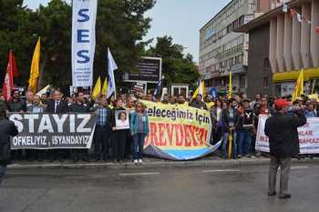 KESK, EMEP, DİSK TEMSİLCİLERİ ANKARA'DAKİ PATLAMAYI PROTESTO ETTİ