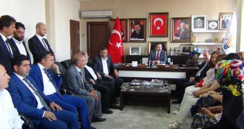 Kurban Bayramı dolayısıyla CHP heyeti, AK Parti'yi ziyaret etti