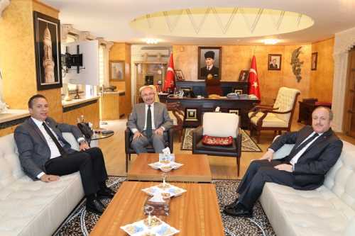 MARDİN VALİSİ YAMAN'IN ÇORUMLU KONUKLARI