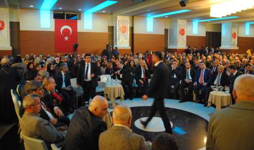 Meral Akşener Çorum'dan Bahçeliye seslendi. "Bu Kurultayı kendi güveninizi yenilemek için yapmak zorundasınız dedi"