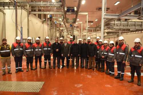 Mezbahanenin resmi açılış için Tarım Bakanını bekliyor