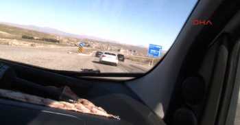 Muhabir kendi kaza anını kameraya çekti