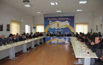 MUHTARLARDAN AK PARTİYE TEBRİK ZİYARETİ