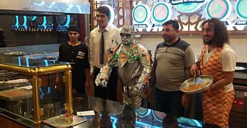 Mülayım ve Robot Manken Ersin Kandemir Tadı Künefe'de