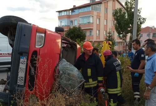 Öğrenci ile İşçi Servisi Çarpıştı  5 Yaralı