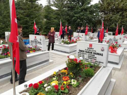 Okul Öğrencilerinden Şehitlere Dua