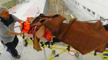 Osmancık'da inşaatda çalışırken metrelerce yükseklikten aşağıya düştü