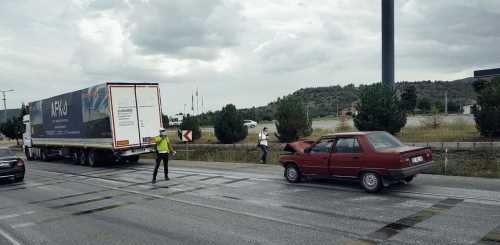 Otomobil Tıra çarptı 1 kişi yaralandı