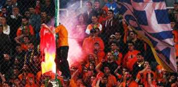 Rum derbisinde Türk bayrağı yakan Şerefsizler