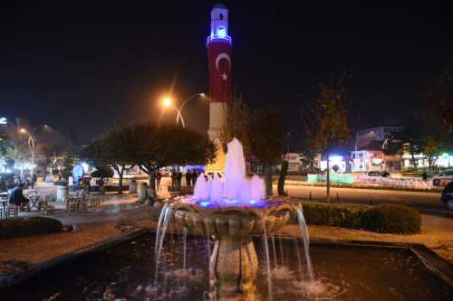 Saat Kulesi Çocuk Hakları Günü için Mavi oldu