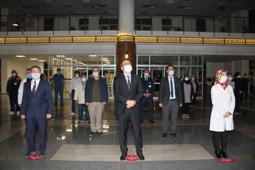 Sağlık çalışanları çocuklar için tek yürek oldu