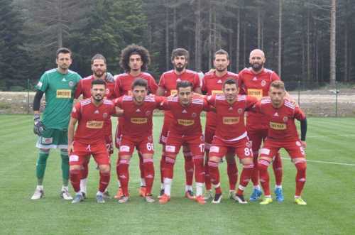 SAKARYALI TARAFTARLAR ÇORUM BELEDİYESPOR’A BÖYLE SALDIRDILAR