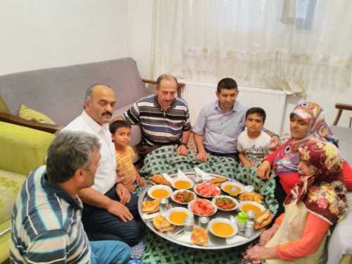 Şaşalı İftarlara İnat İlla ki Mahalle Sofraları!