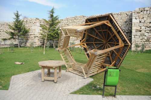 Şehir magandaları bu kez de semt parkına zarar verdi