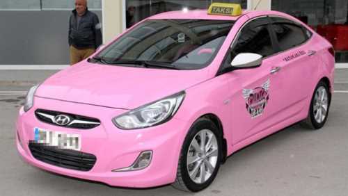 Sivas'ta, kadın müşterilere kadın şoförün hizmet vereceği "pembe taksi" uygulaması başlatıldı