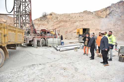 Su kuyuları açma çalışmaları sürüyor