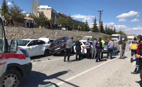 Sungurlu'da Trafik Zincirleme Kazası 2 Yaralı