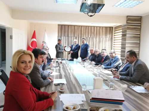  SYDV Mütevelli Heyeti Üyelerinden Plaket