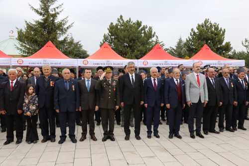 Toprakla Su karışırsa ÇAMUR Toprakla Kan karışırsa VATAN olur