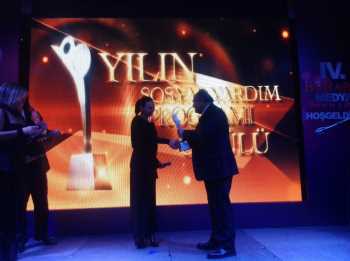 USLU : EN İYİ MİLLETVEKİLİ ÖDÜLÜ ALDI