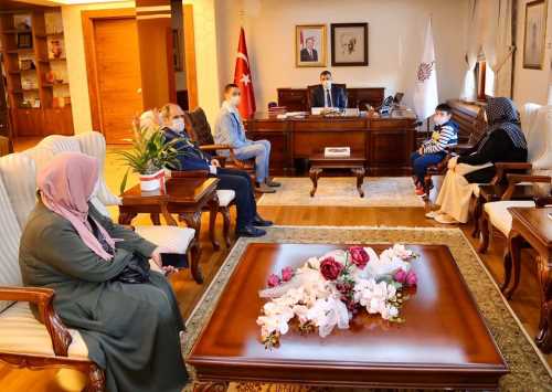 Vali Çiftçi Anıl Arif Çoksoy'a teşekkür etti