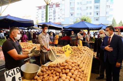 Vali Mustafa Çiftçi Cuma Pazarı’nda denetim bulundu