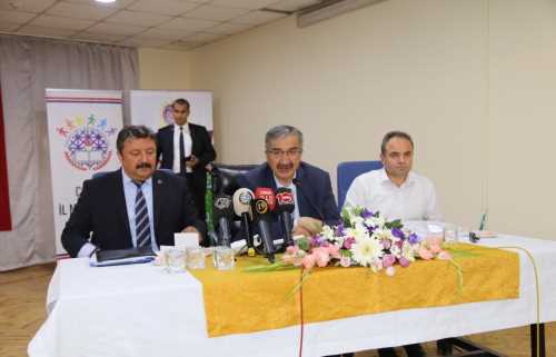 Vali Necmeddin Kılıç, Halk Günü toplantısını Çöplü Mahallesinde yaptı