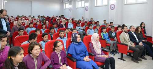 Yazar Kayaoğlu, öğrencilerle buluştu