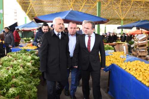 ZEKİ GÜL PAZAR ALIŞ-VERİŞİNDE 