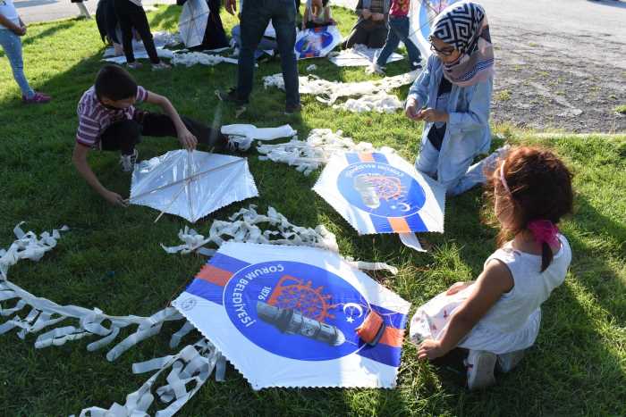 “Çocuk gülerse dünya güler”