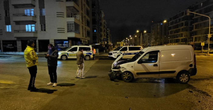 "Çorum'da Kavşakta Kaza 3 Yaralı!
