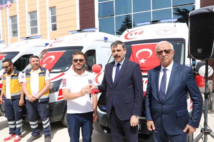 10 Adet ambulans törenle dağıtıldı