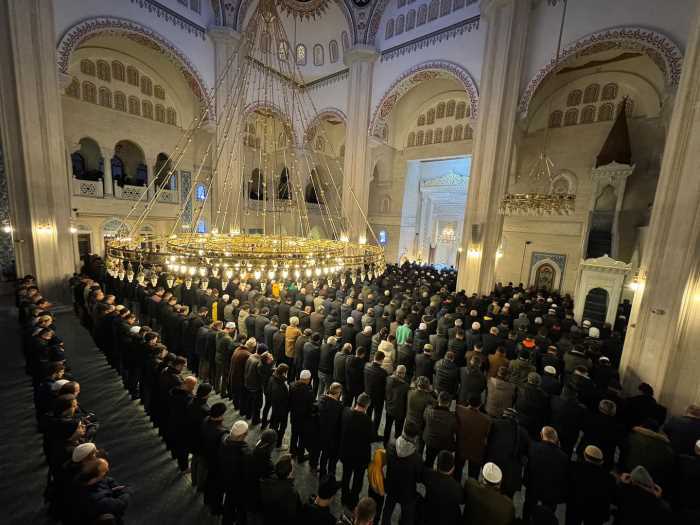 Akşemseddin Camii'nde 7'den 70'e yoğun Katılım!