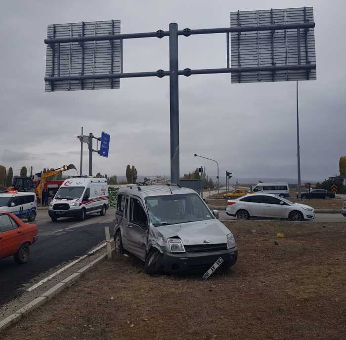 Alaca Karayolunda Trafik Kazası 2 Yaralı