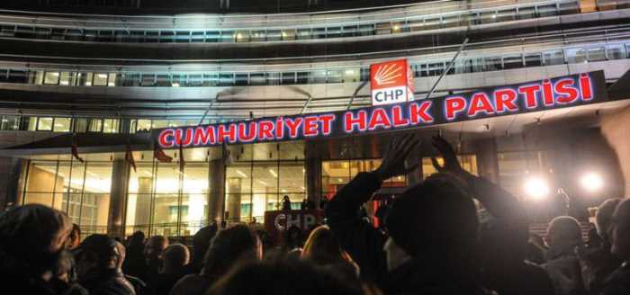 CHP'DEN İSTİFA ETTİ AK PARTİYE GEÇTİ