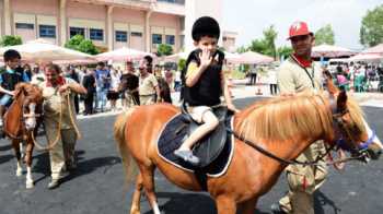 ÇOCUKLAR MİDİLLİ ATLARLA GEZECEK